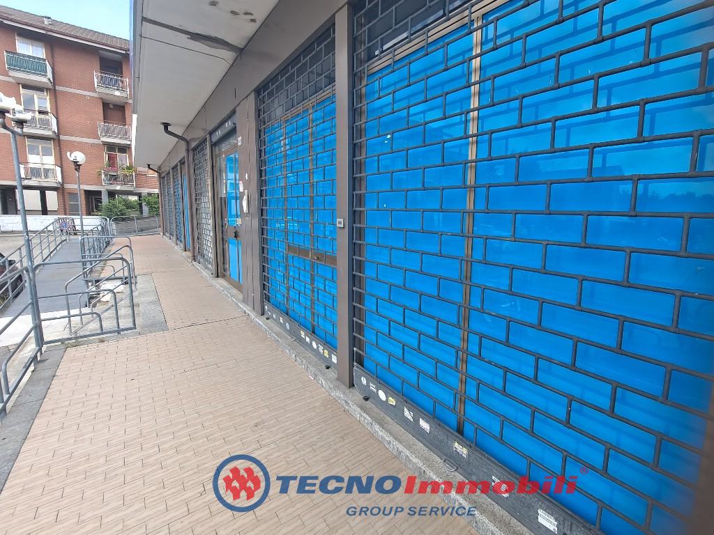 Locale commerciale in vendita a Leini