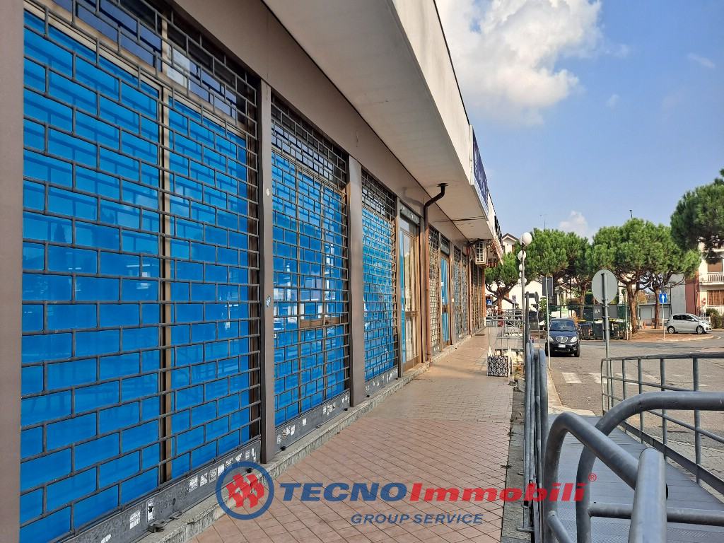 Locale commerciale in vendita a Leini