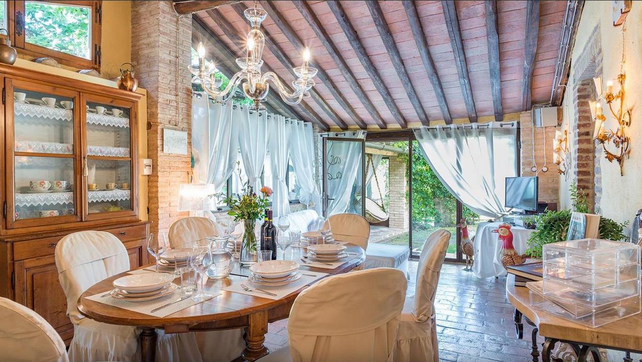 Rustico con giardino a Chiusdino