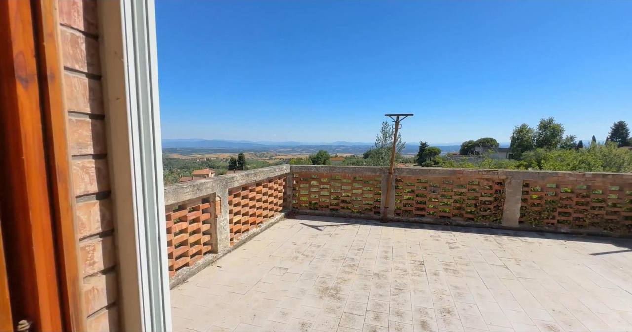 Villa con giardino a Montaione