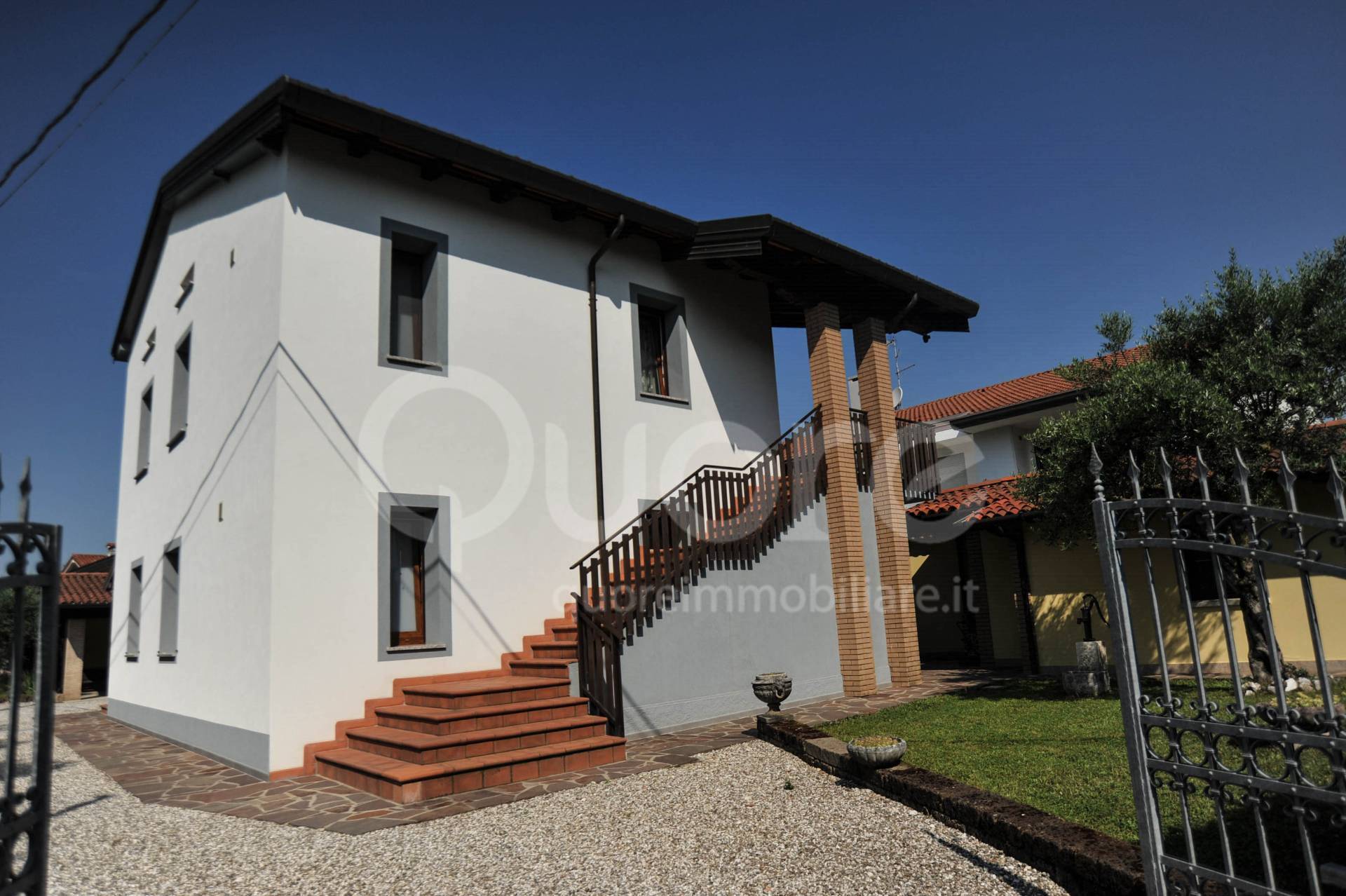 Bifamiliare / stabile intero in vendita a Udine, Cussignacco