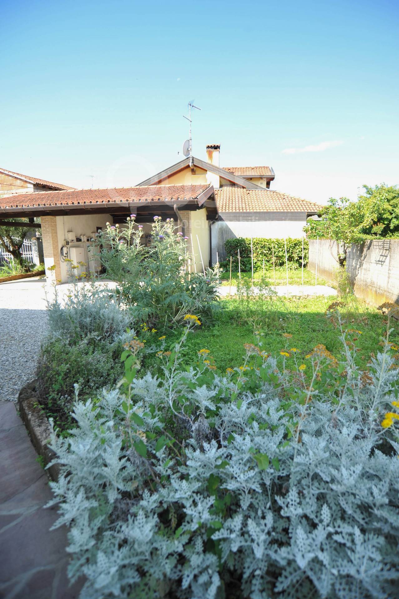 Bifamiliare / stabile intero in vendita a Udine, Cussignacco