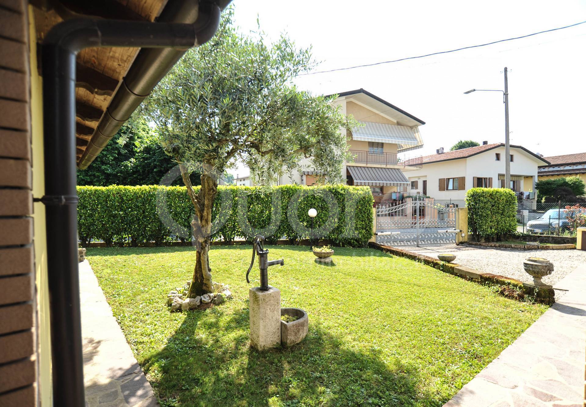 Bifamiliare / stabile intero in vendita a Udine, Cussignacco