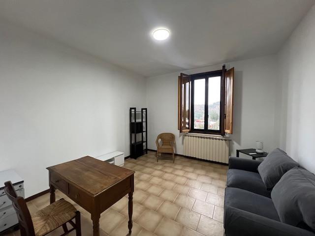 Trilocale arredato in affitto a Siena