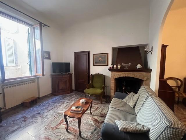 Quadrilocale arredato in affitto a Siena