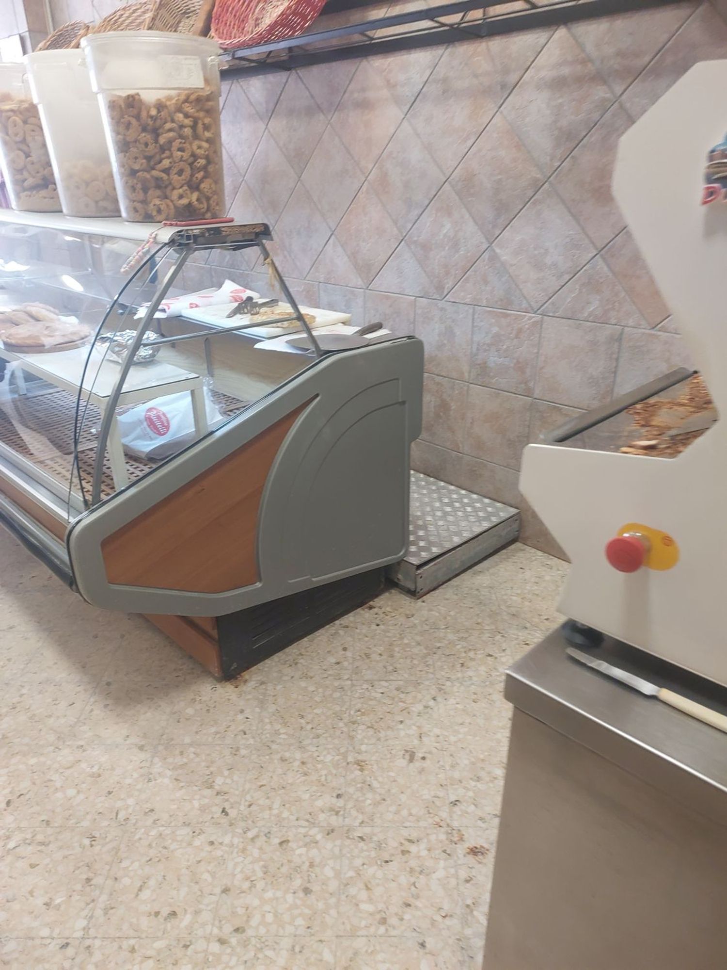 Locale commerciale in vendita in via domenico nicolai 244, Bari