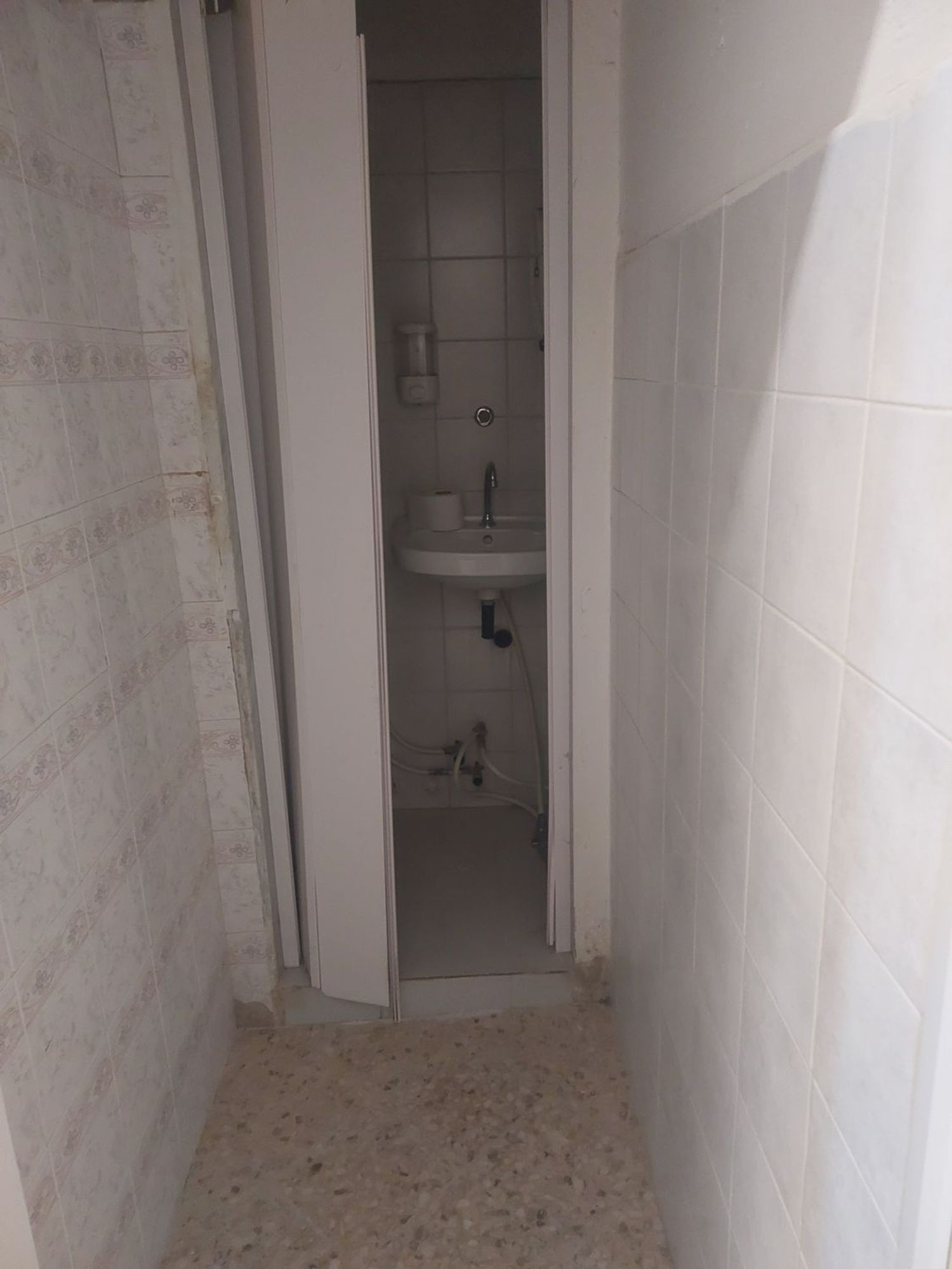 Locale commerciale in vendita in via domenico nicolai 244, Bari