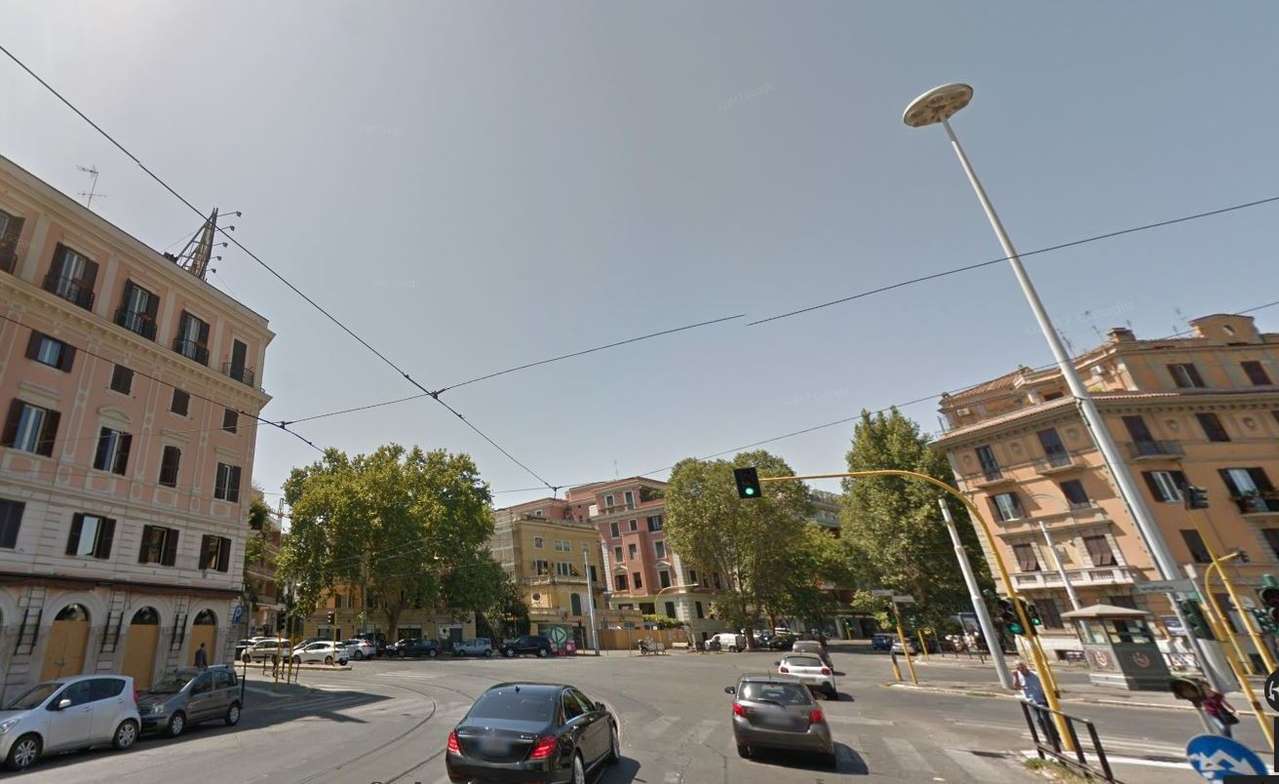 Stabile/Palazzo con terrazzo in viale liegi, Roma