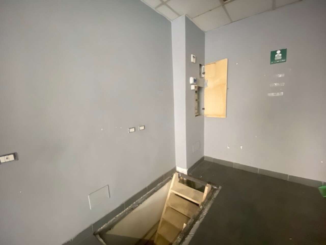 Locale commerciale in vendita in via tuscolana 1070, Roma