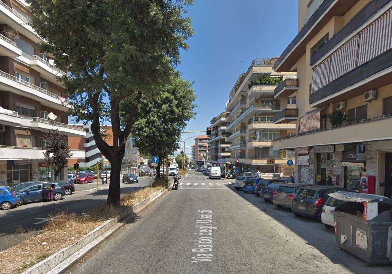Locale commerciale in vendita in via baldo degli ubaldi, Roma