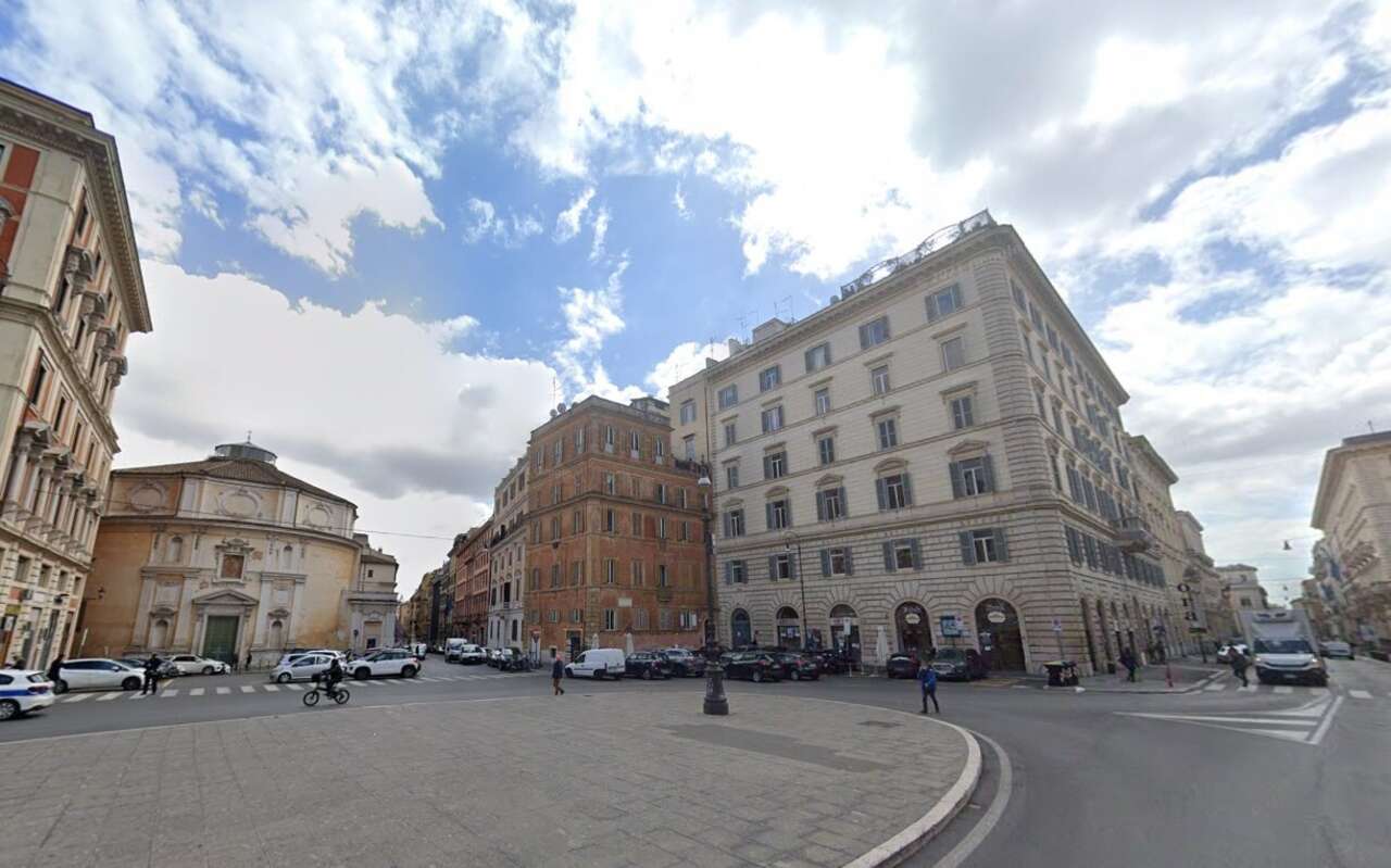 Locale commerciale da ristrutturare in via delle quattro fontane, Roma