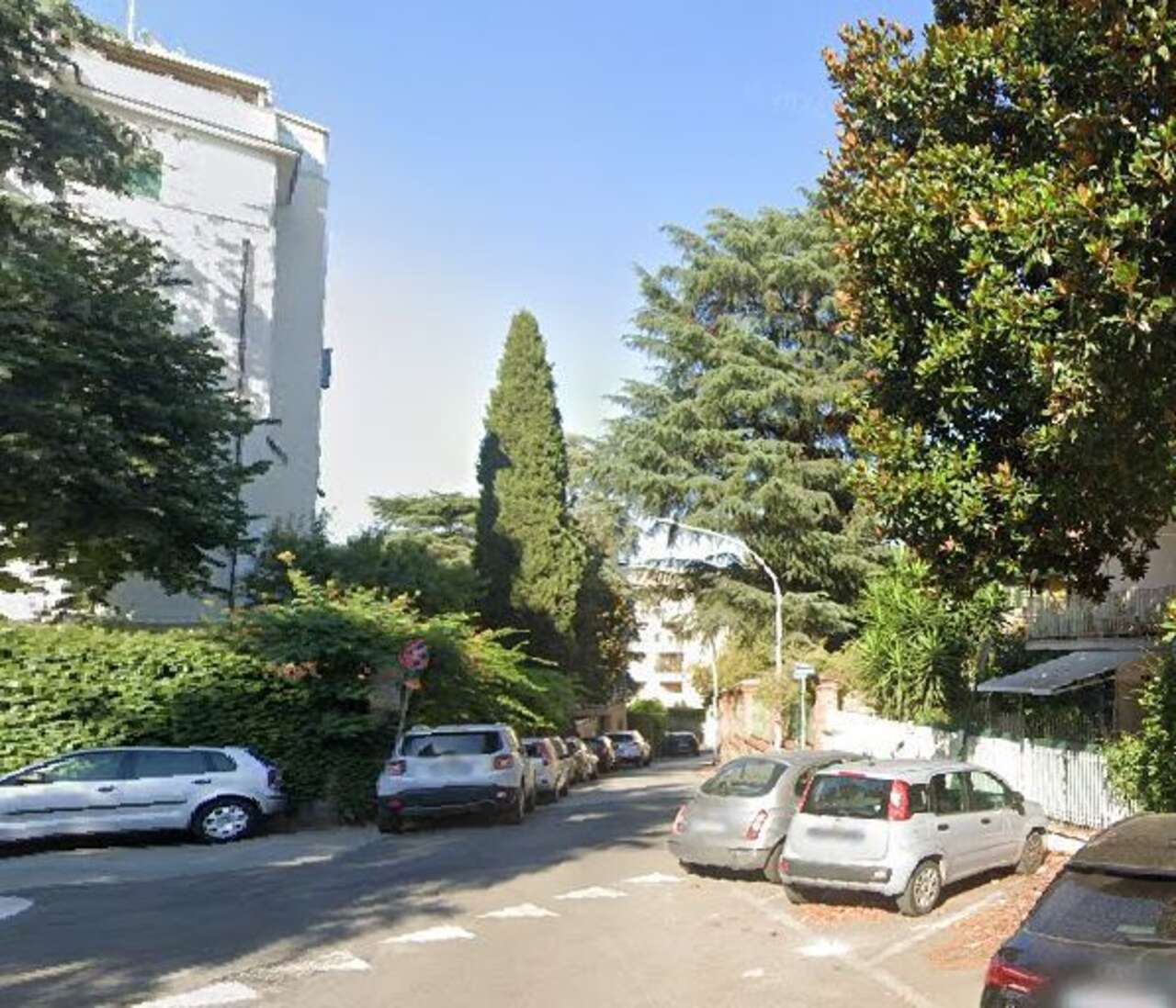 Stabile/Palazzo con giardino in via moncenisio, Roma