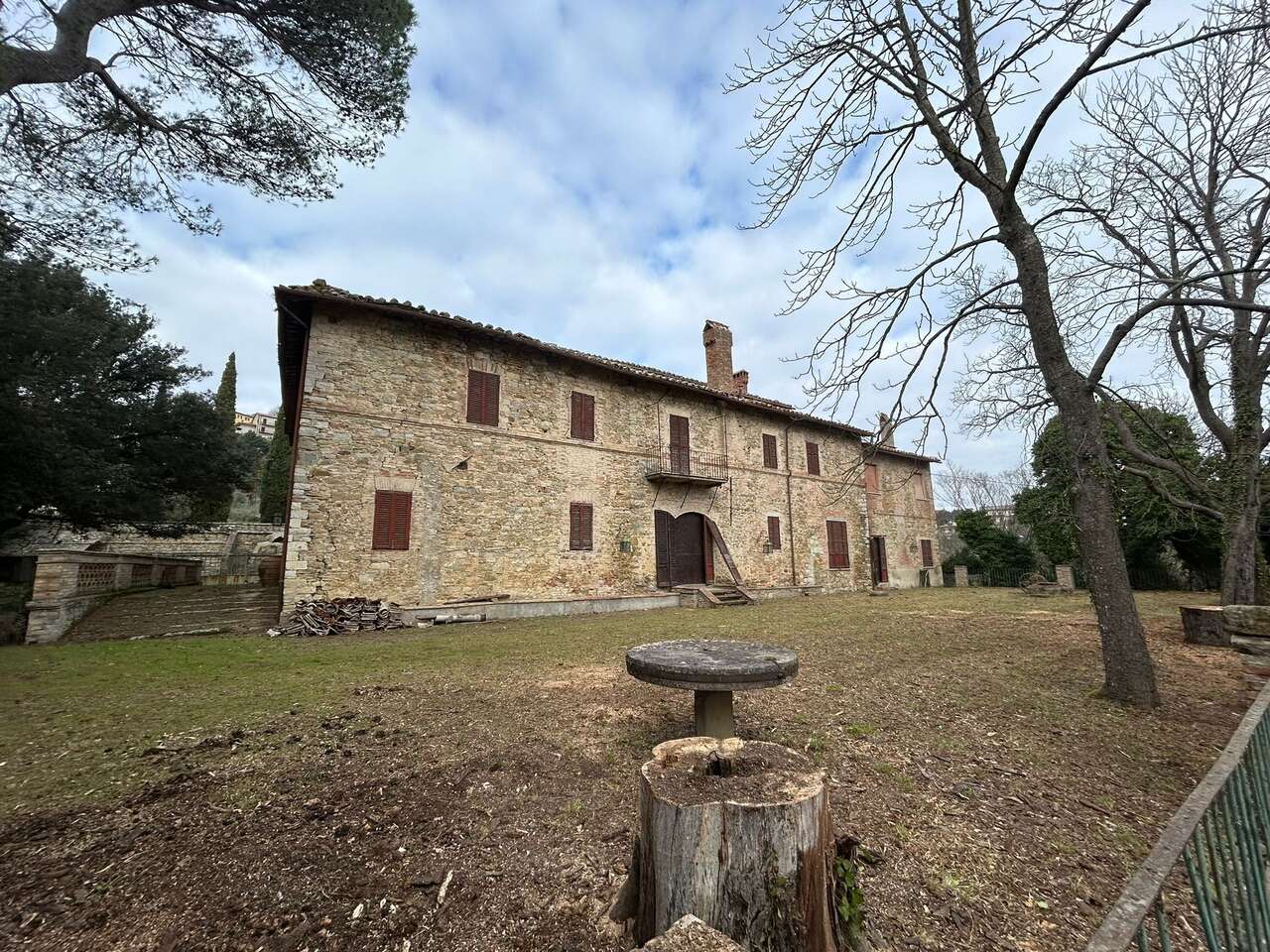 Stabile/Palazzo con giardino in magione, Magione