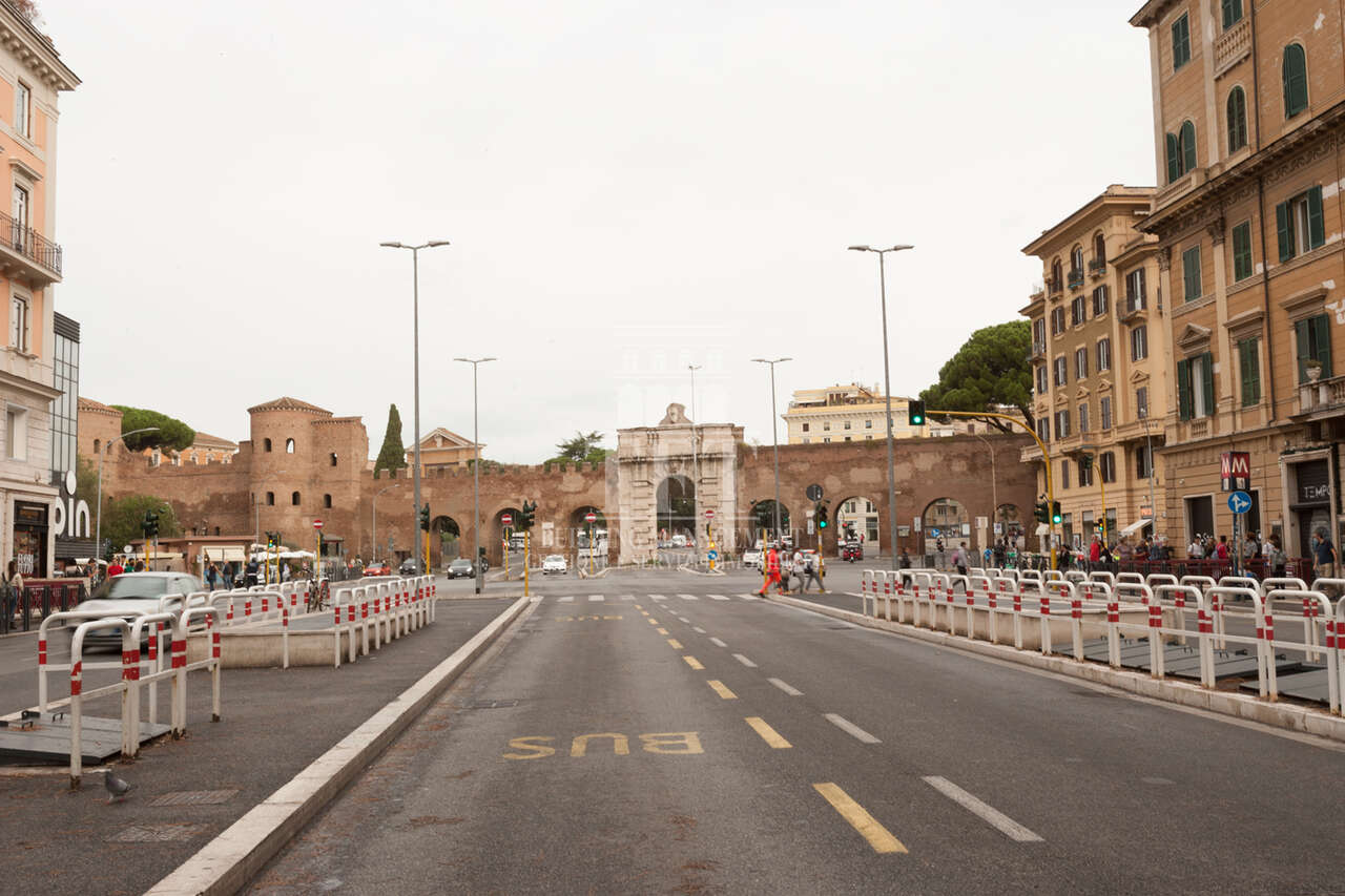 Ufficio da ristrutturare in via appia nuova 20, Roma