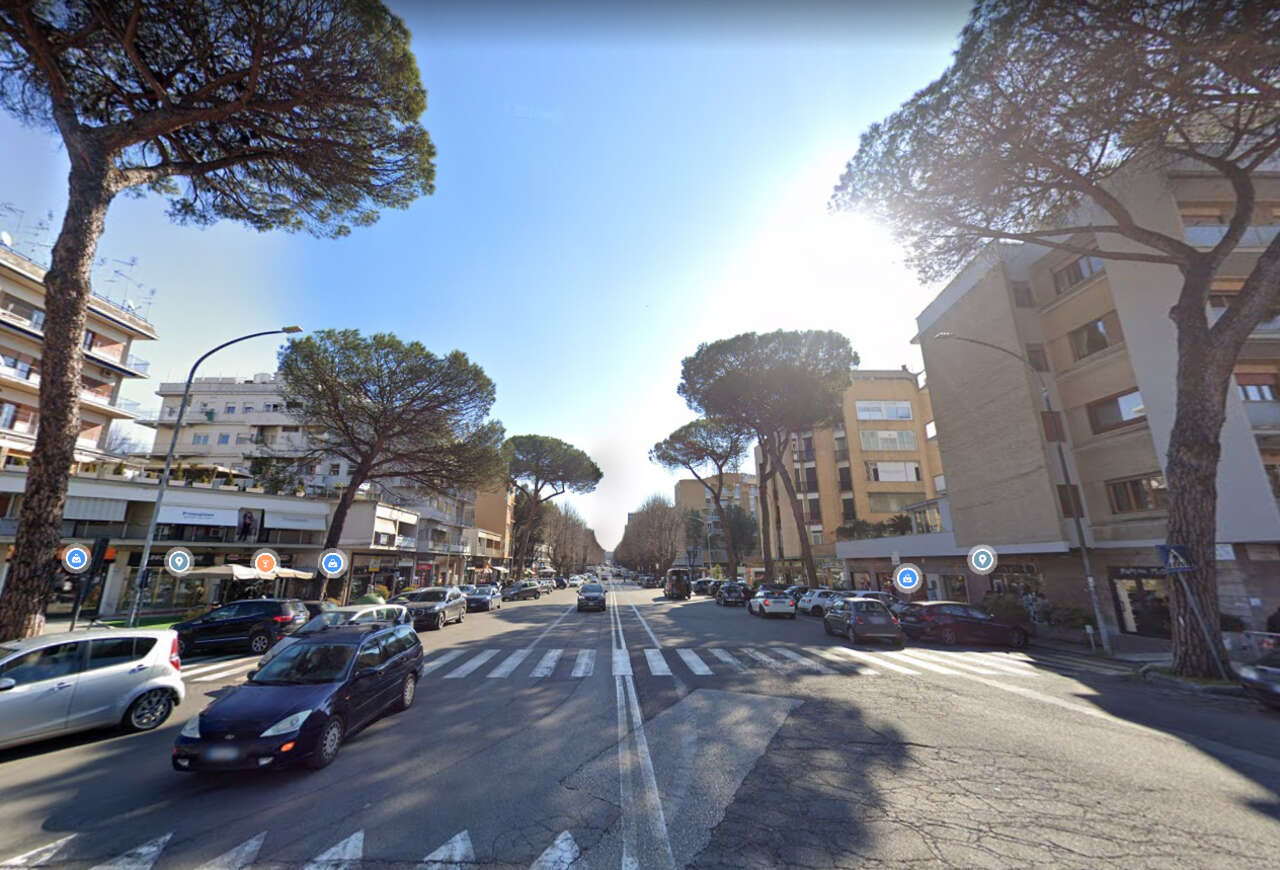 Locale commerciale in vendita in viale europa, Roma