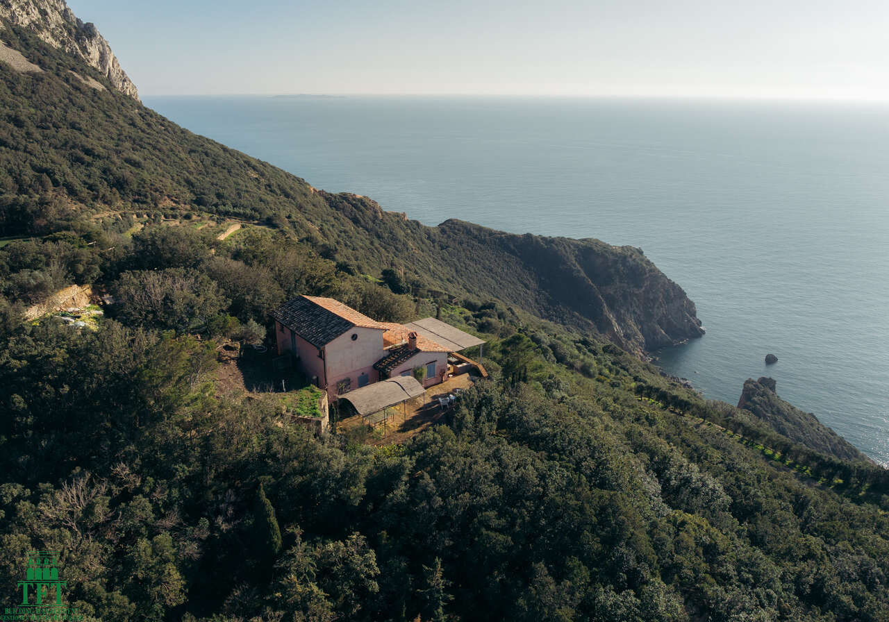 Villa con giardino in cala moresca, Monte Argentario