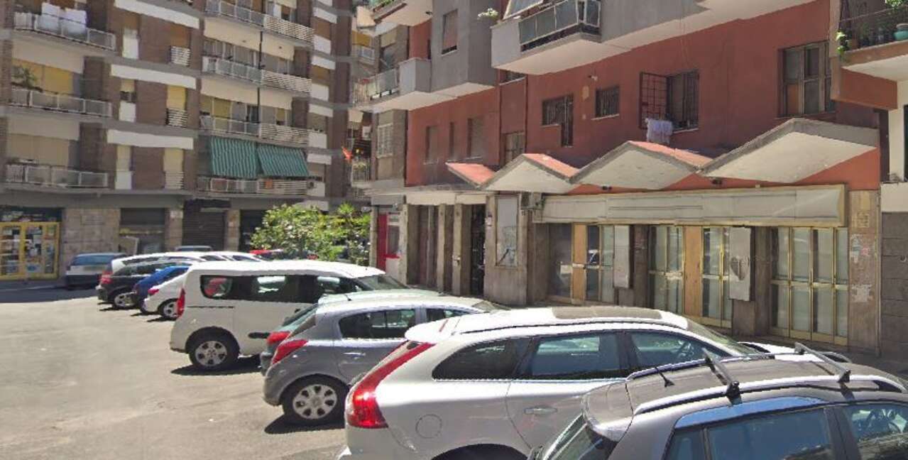 Stabile/Palazzo da ristrutturare in via francesco grimaldi, Roma