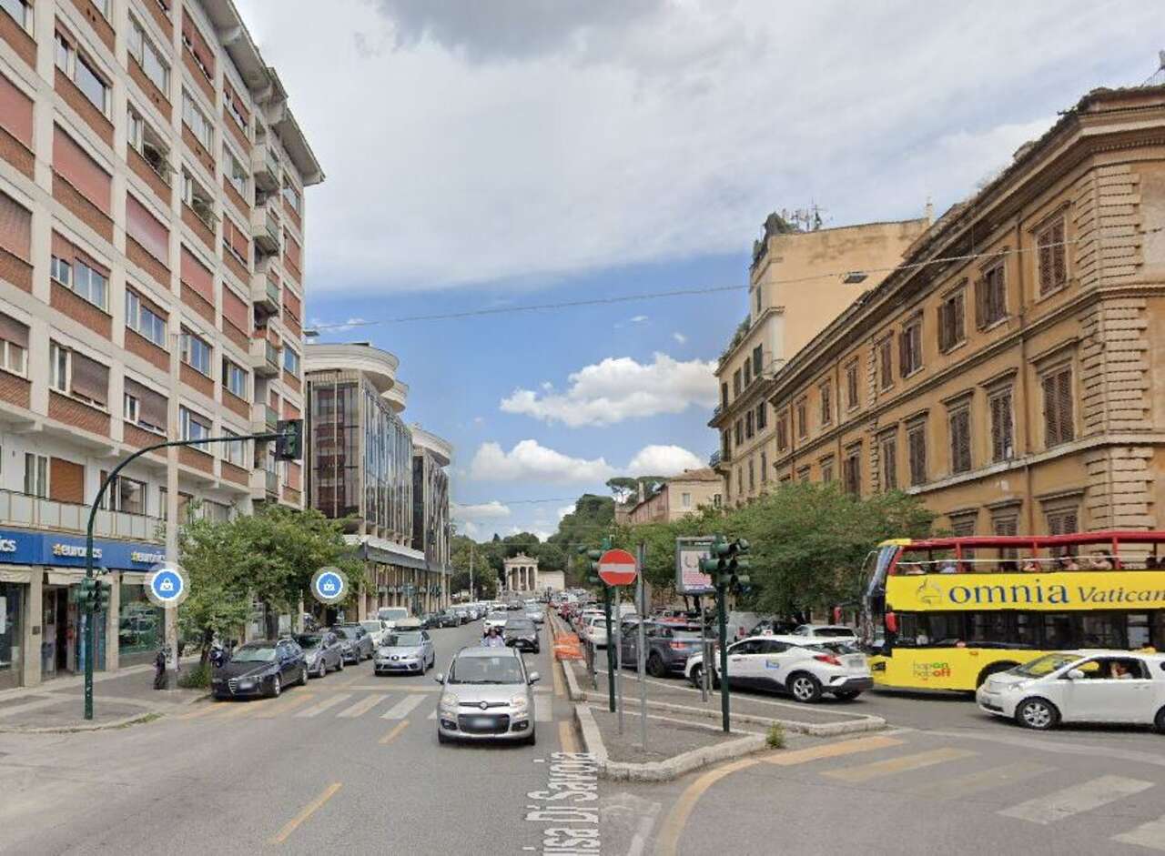 Attico con terrazzo in villa borghese, Roma