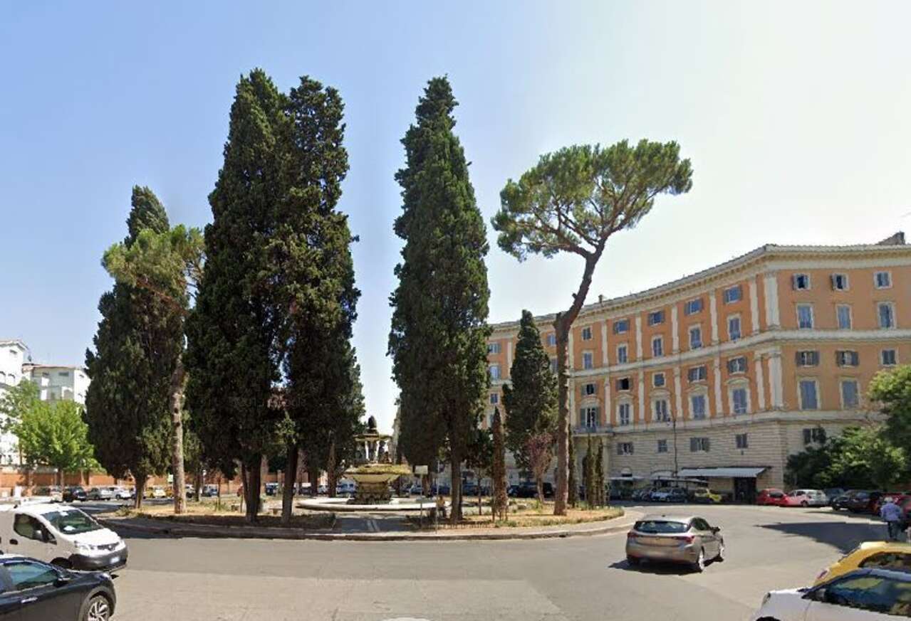 Attico con terrazzo in piazza cola di rienzo, Roma