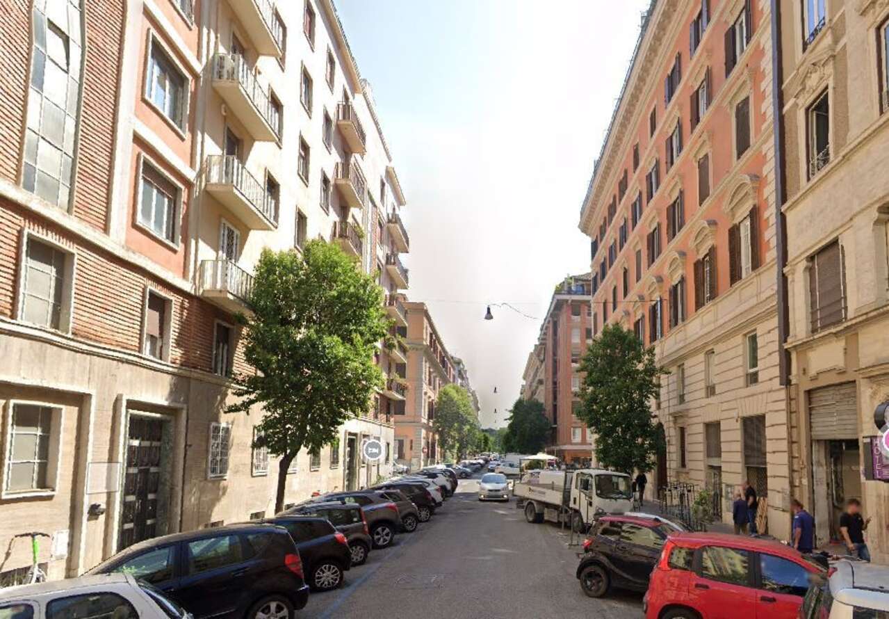 Attico con terrazzo in piazza cola di rienzo, Roma