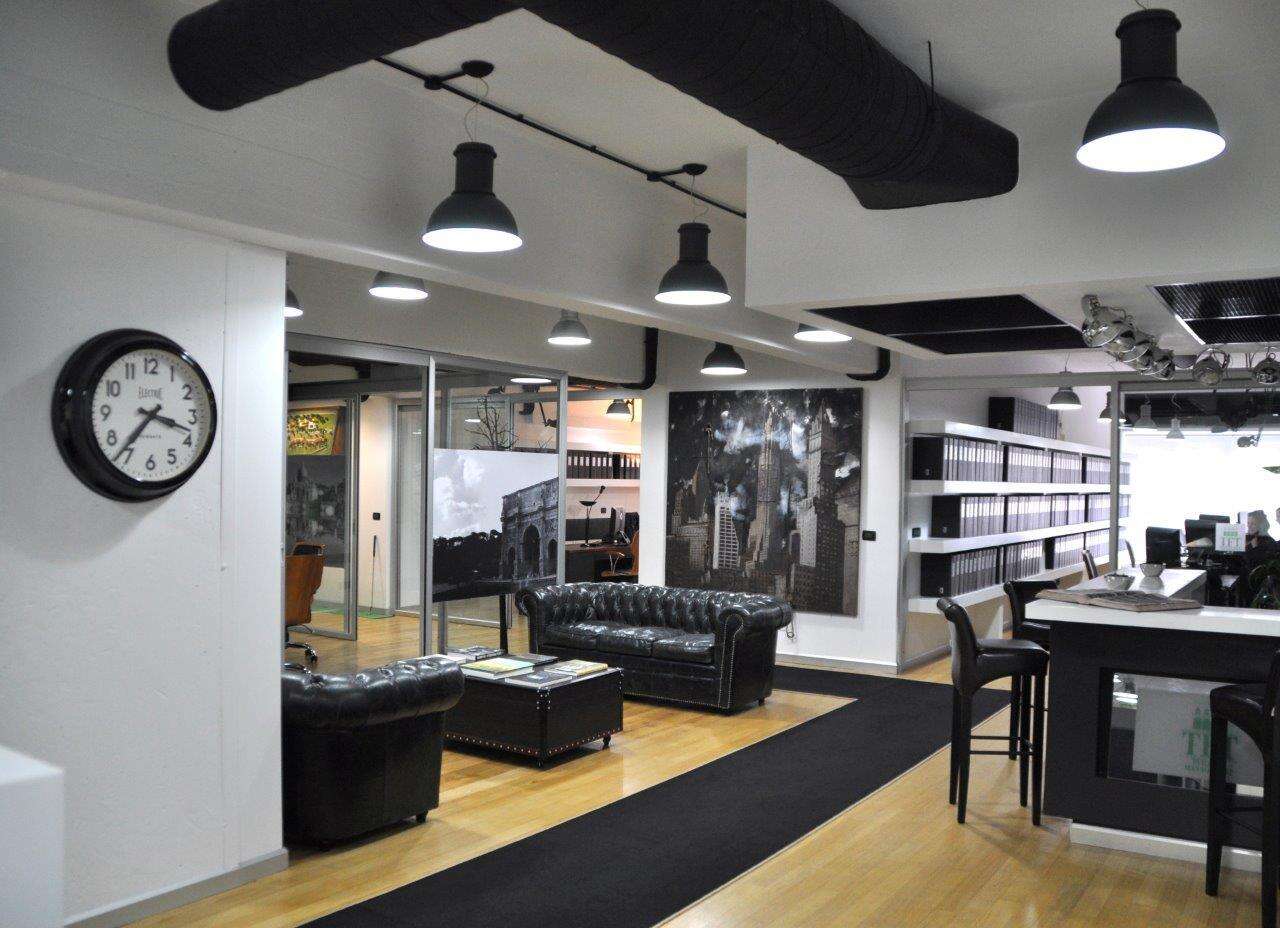 Locale commerciale in vendita in via del corso 100, Roma