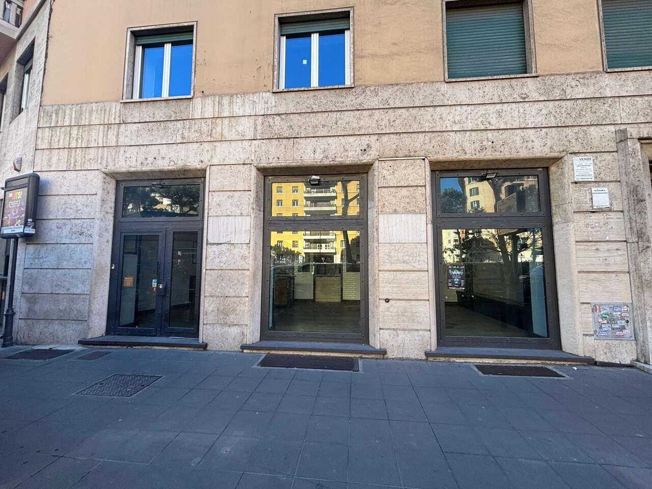 Locale commerciale in affitto in piazza istria, Roma