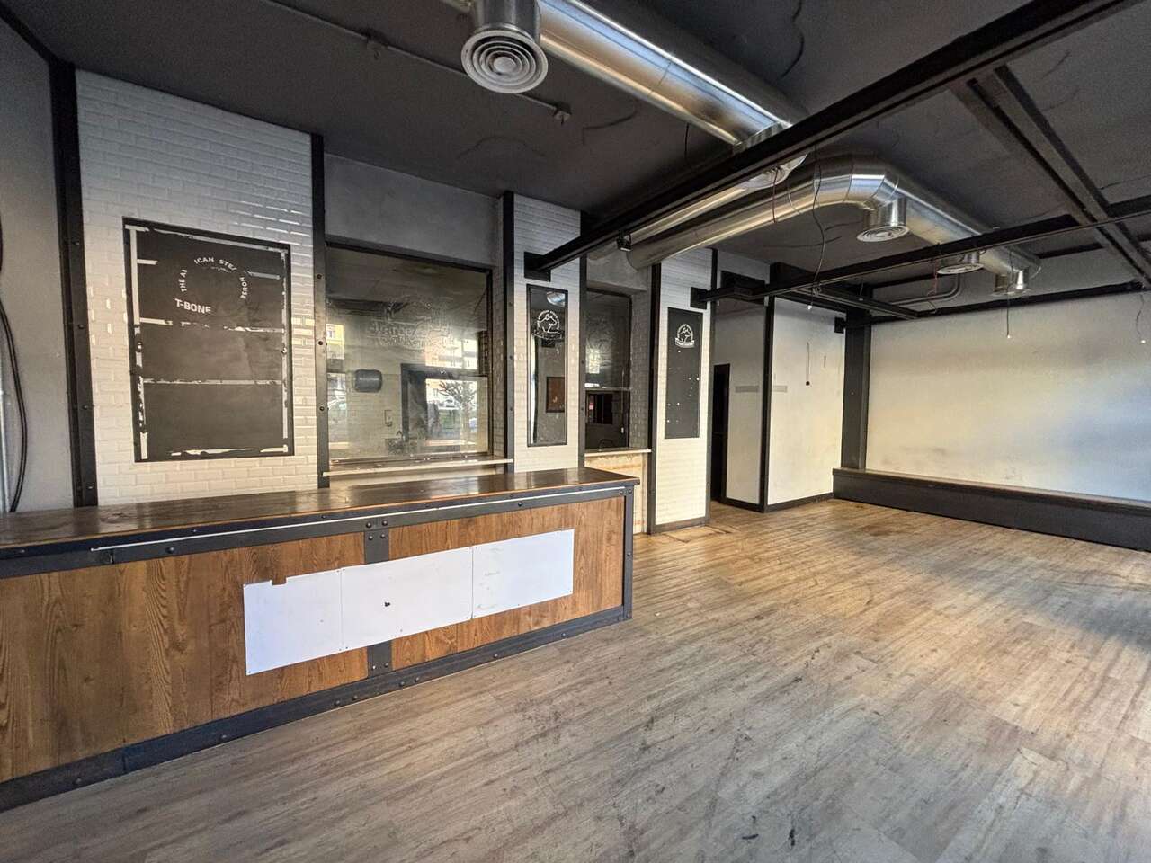 Locale commerciale in affitto in piazza istria, Roma