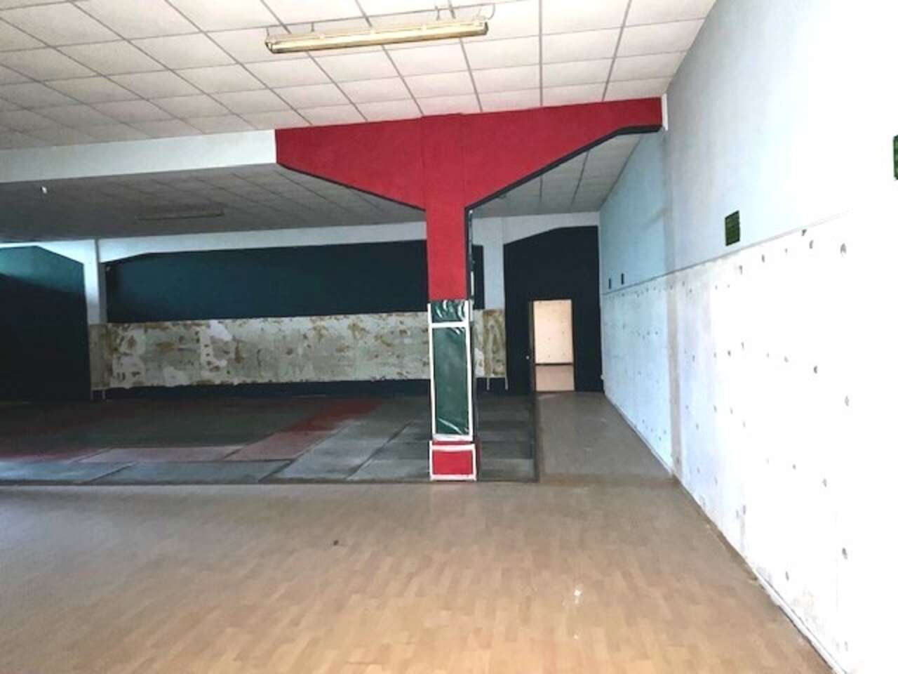 Locale commerciale da ristrutturare in via del calicetto, Roma