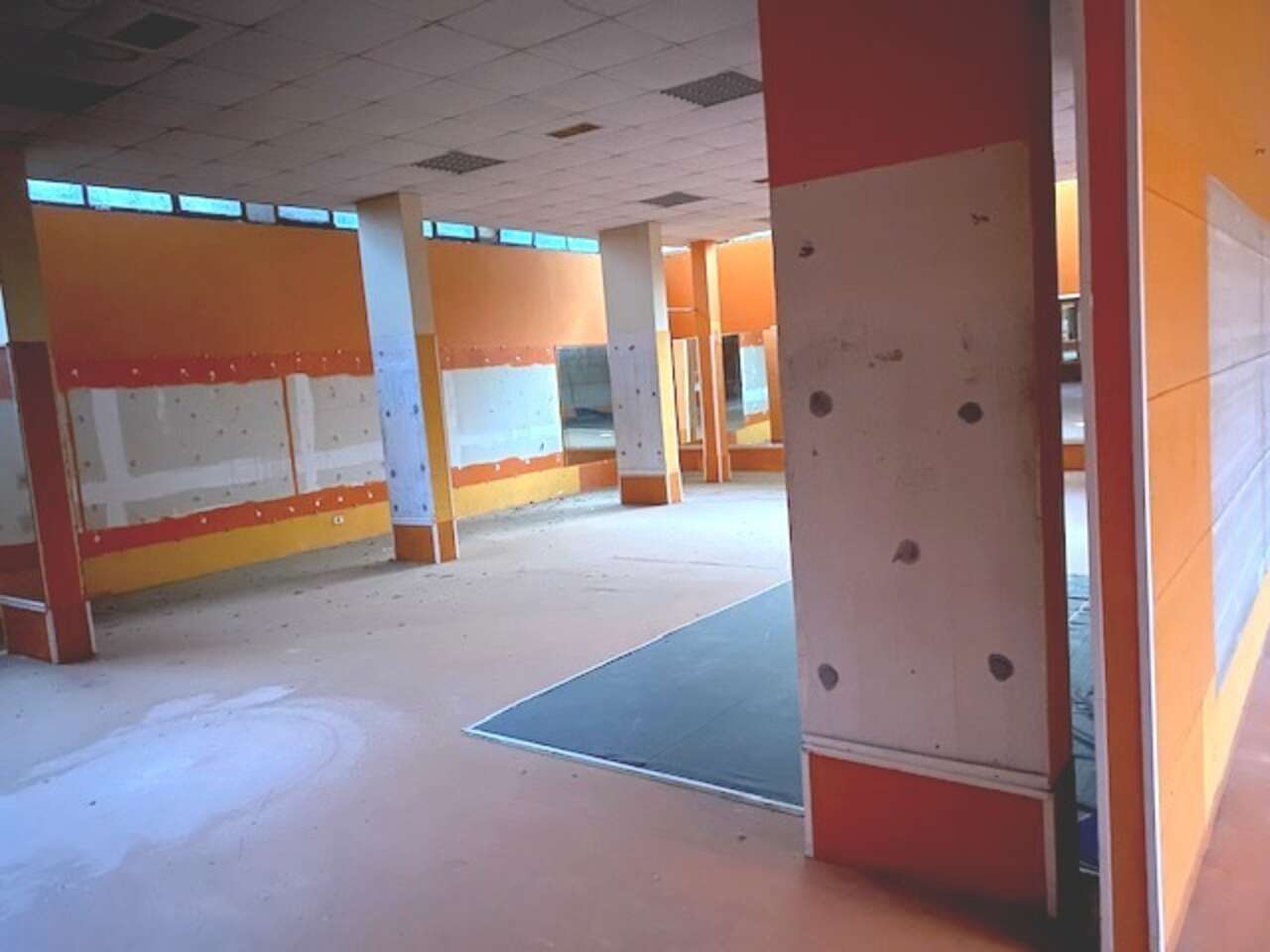 Locale commerciale da ristrutturare in via del calicetto, Roma