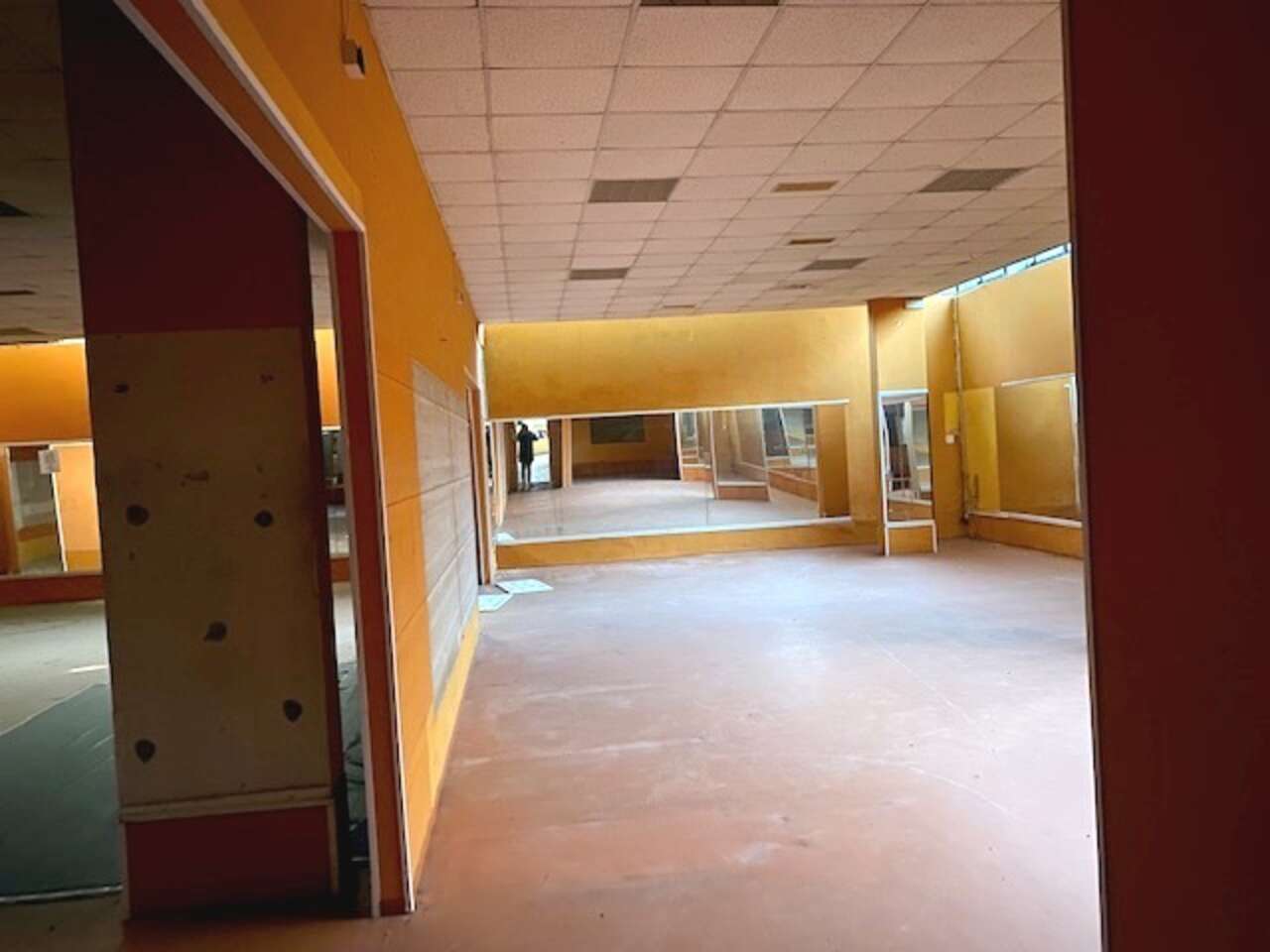 Locale commerciale da ristrutturare in via del calicetto, Roma