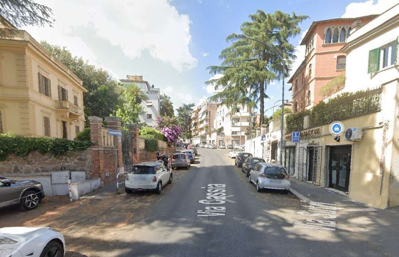 Quadrilocale con terrazzo in via cassia 15, Roma