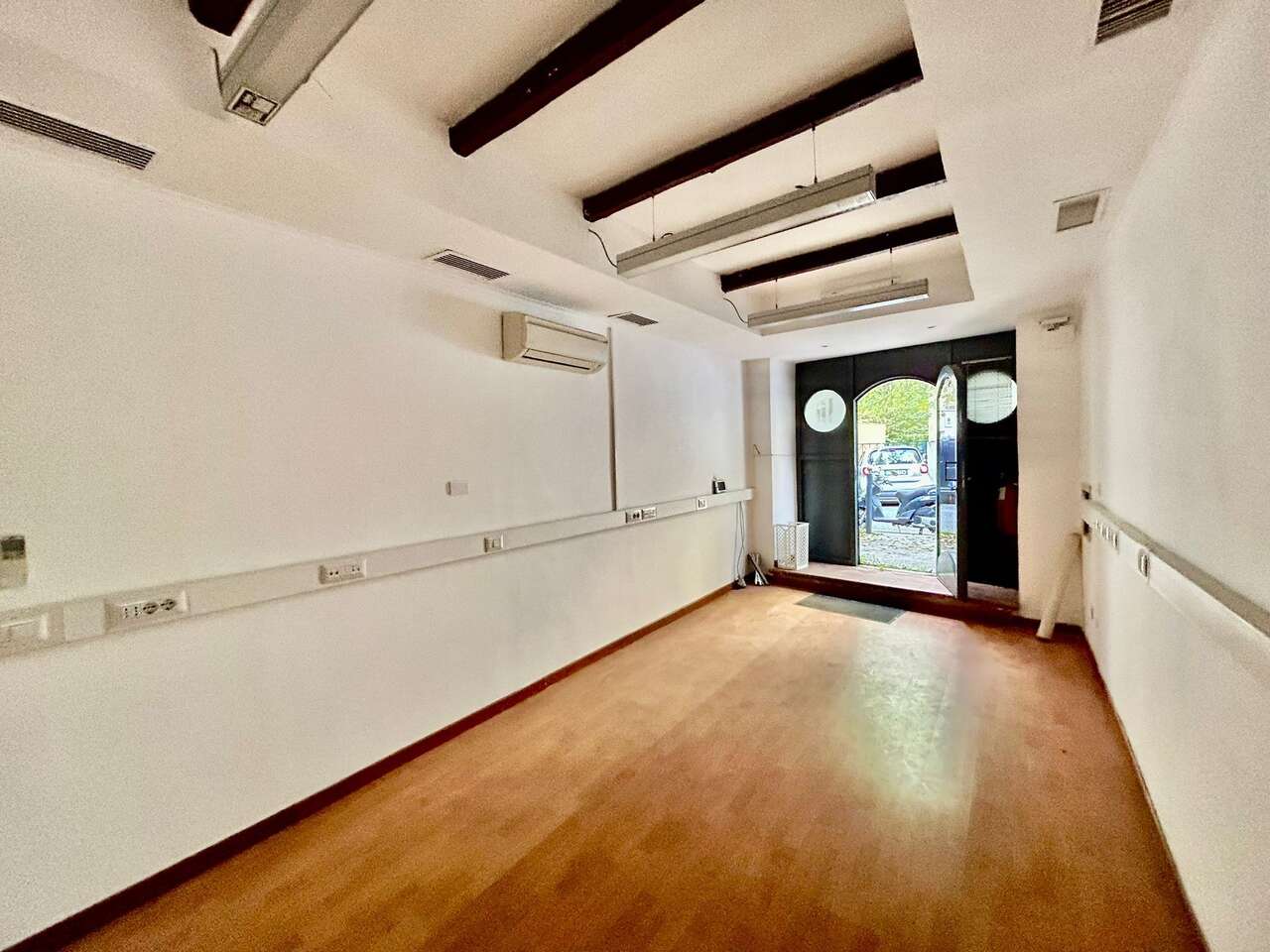 Locale commerciale in affitto in via eleonora duse, Roma