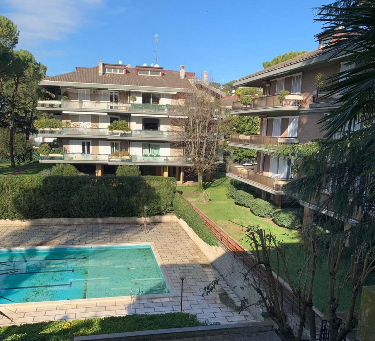Appartamento con terrazzo in piazza giuochi delfici, Roma