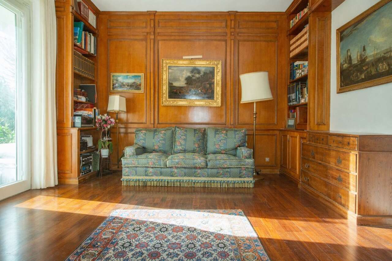 Appartamento con terrazzo in piazza giuochi delfici, Roma