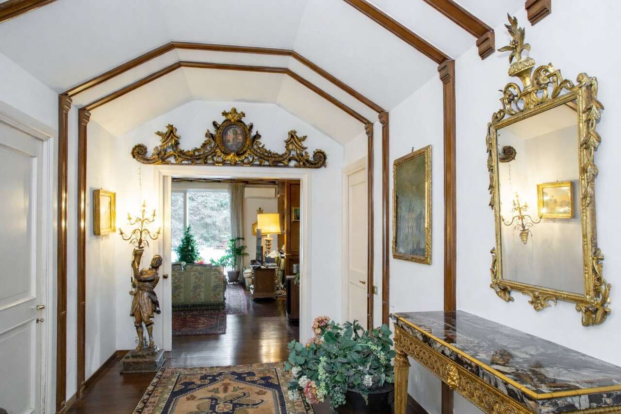 Appartamento con terrazzo in piazza giuochi delfici, Roma