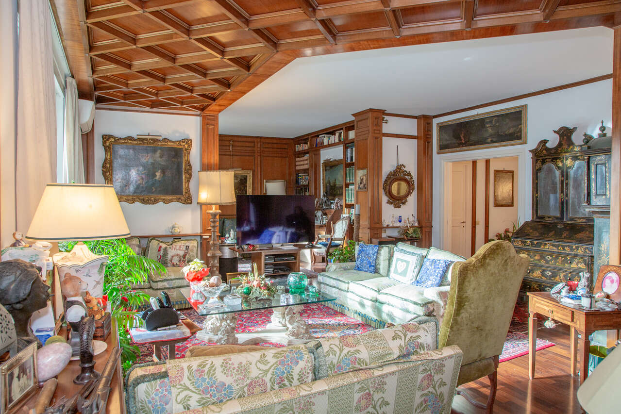 Appartamento con terrazzo in piazza giuochi delfici, Roma