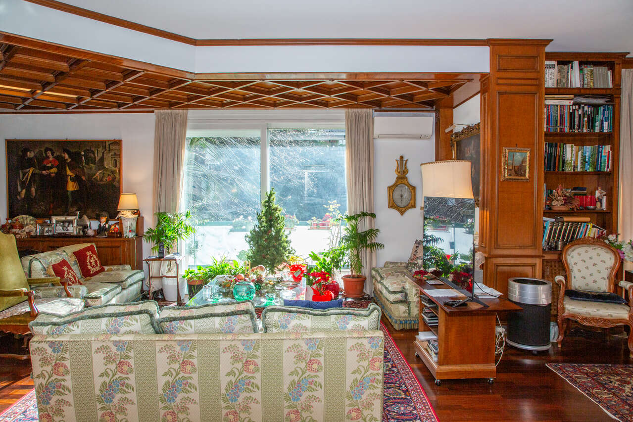 Appartamento con terrazzo in piazza giuochi delfici, Roma