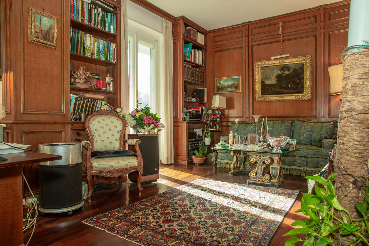 Appartamento con terrazzo in piazza giuochi delfici, Roma