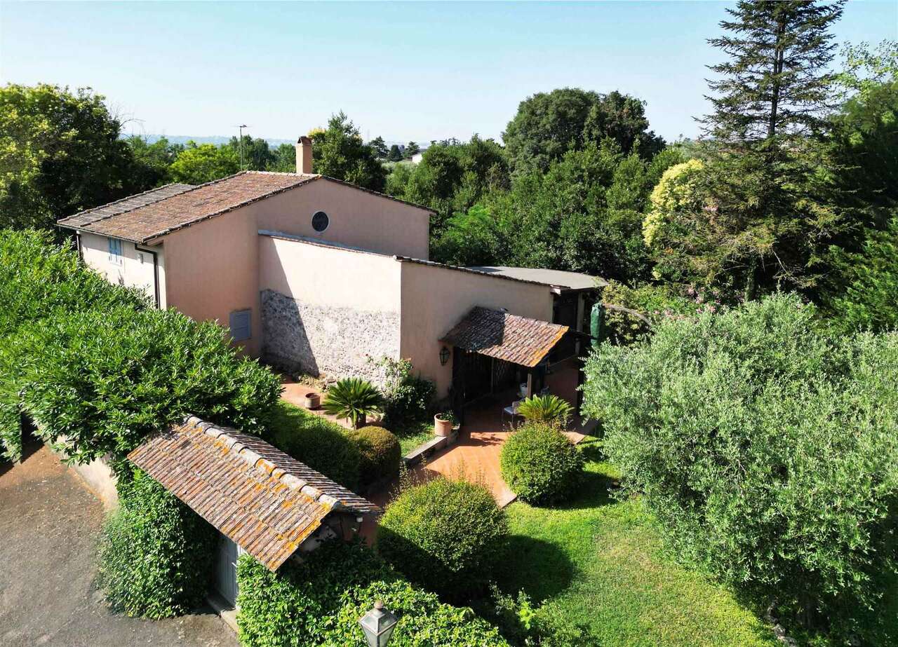 Villa con giardino in via tiberina 4, Capena