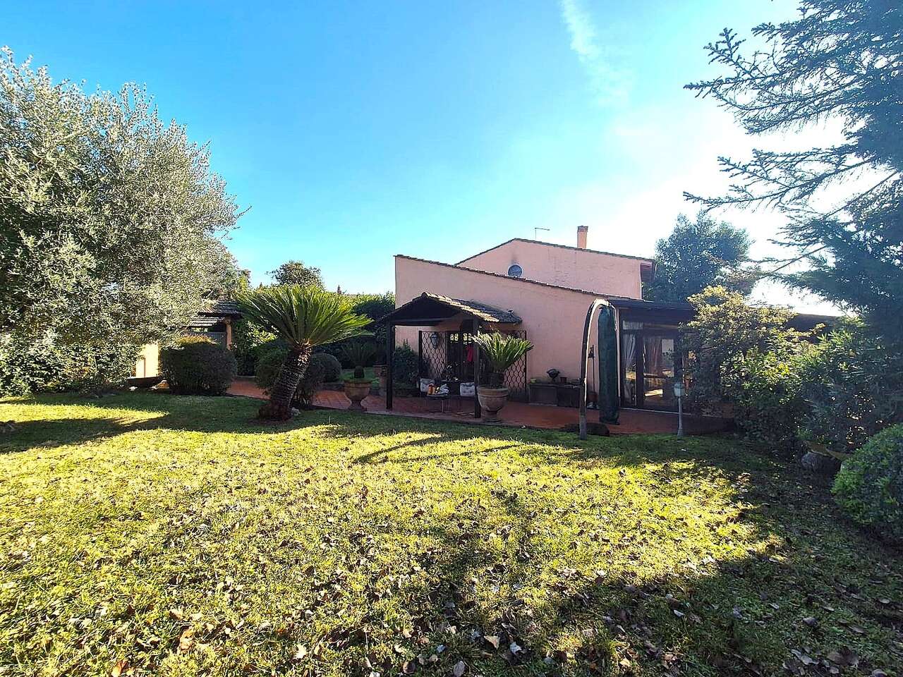 Villa con giardino in via tiberina 4, Capena