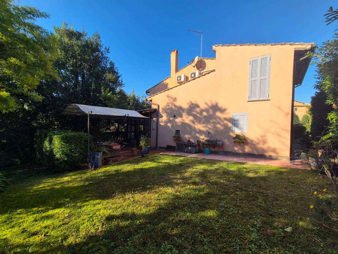 Villa con giardino in via tiberina 4, Capena