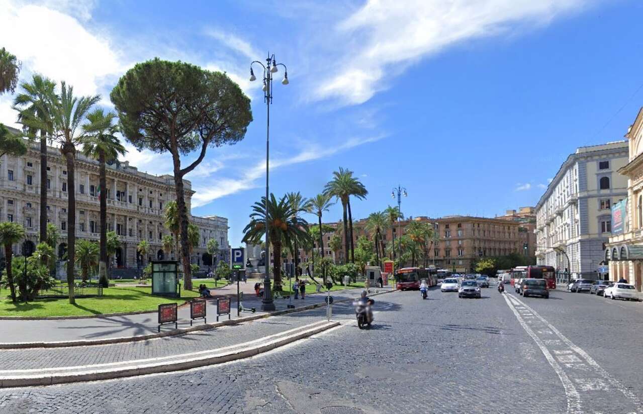 Stabile/Palazzo in affitto in piazza cavour, Roma