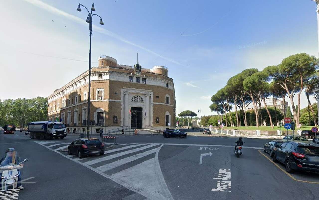 Stabile/Palazzo in affitto in piazza cavour, Roma