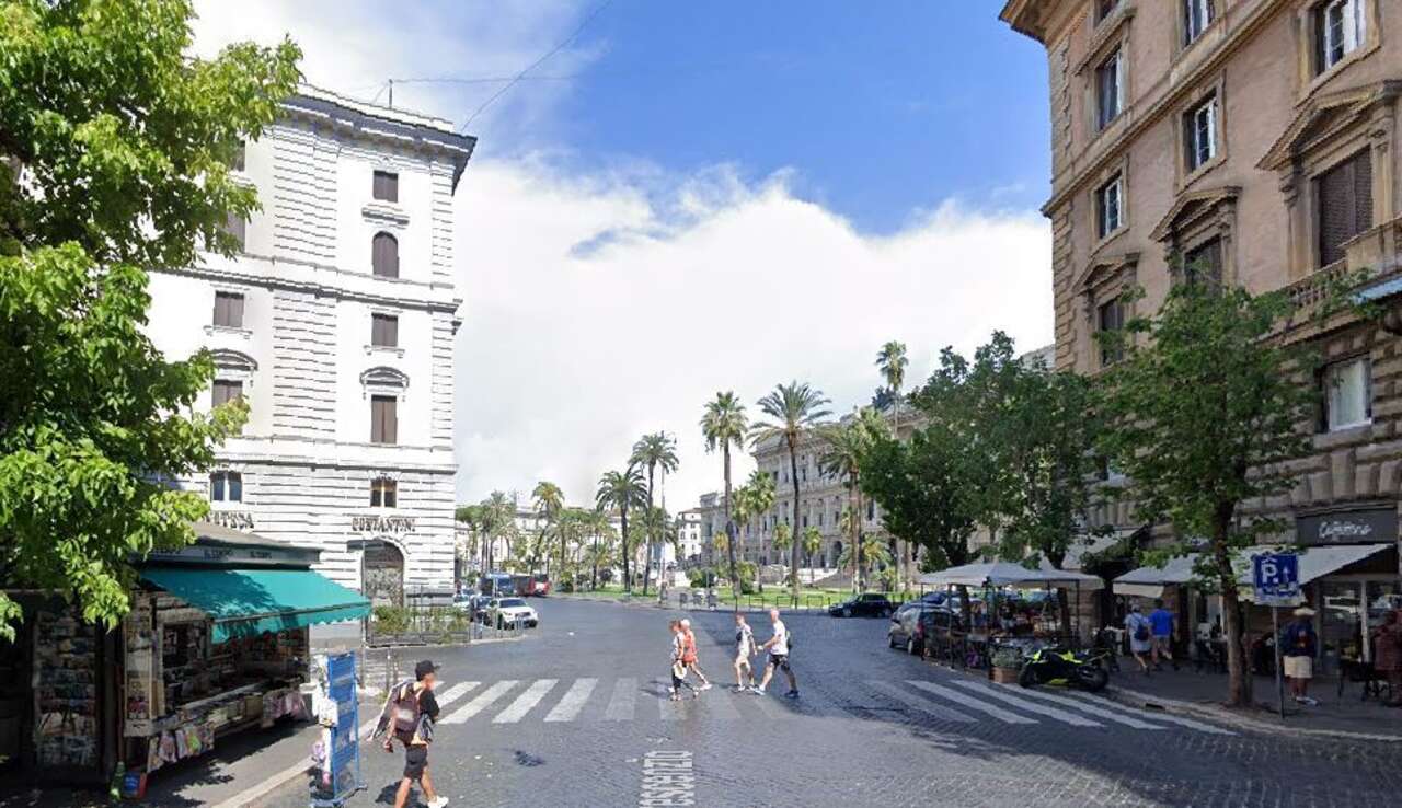 Stabile/Palazzo in affitto in piazza cavour, Roma