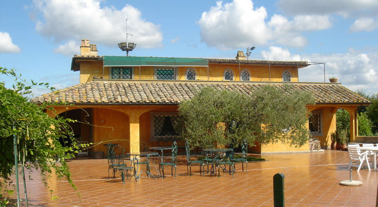 Villa in vendita in via camillo spinedi, Roma