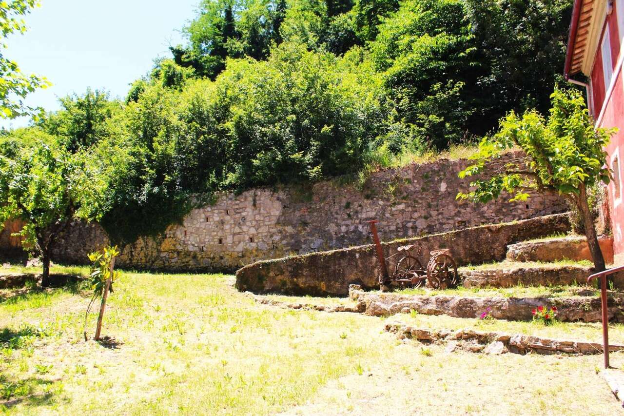 Villa con giardino in via salaria km 70, Rieti