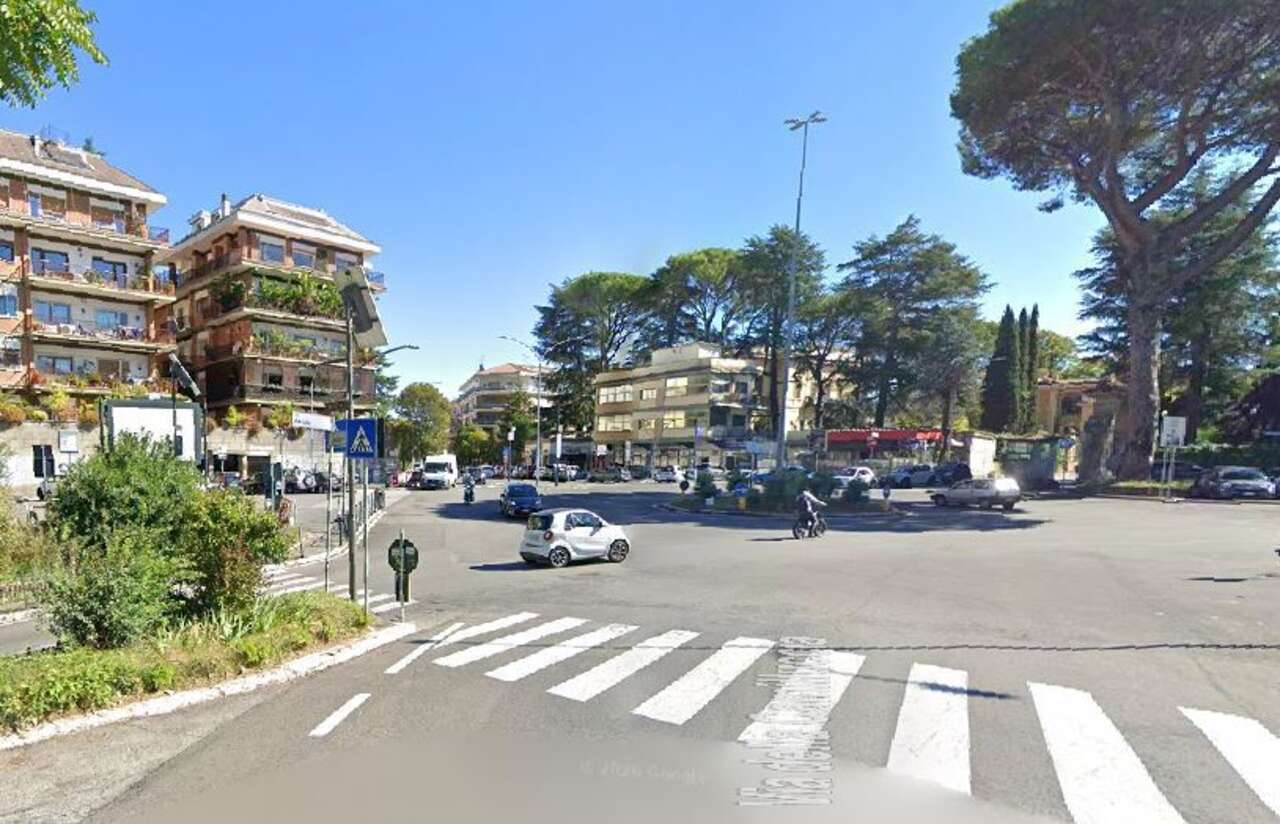 Quadrilocale con box in via girolamo belloni, Roma