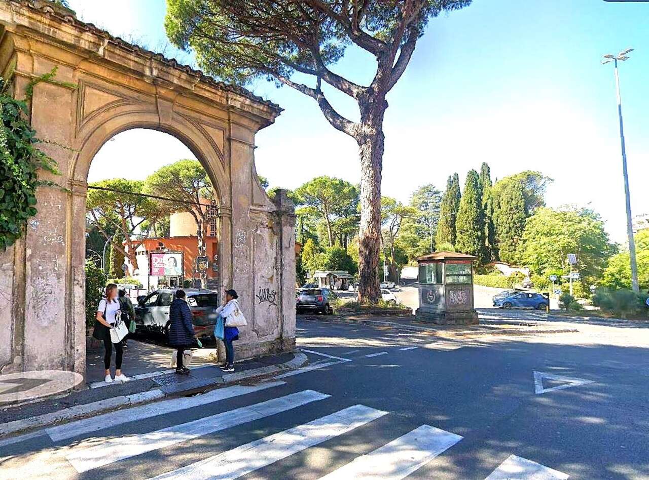 Quadrilocale con box in via girolamo belloni, Roma