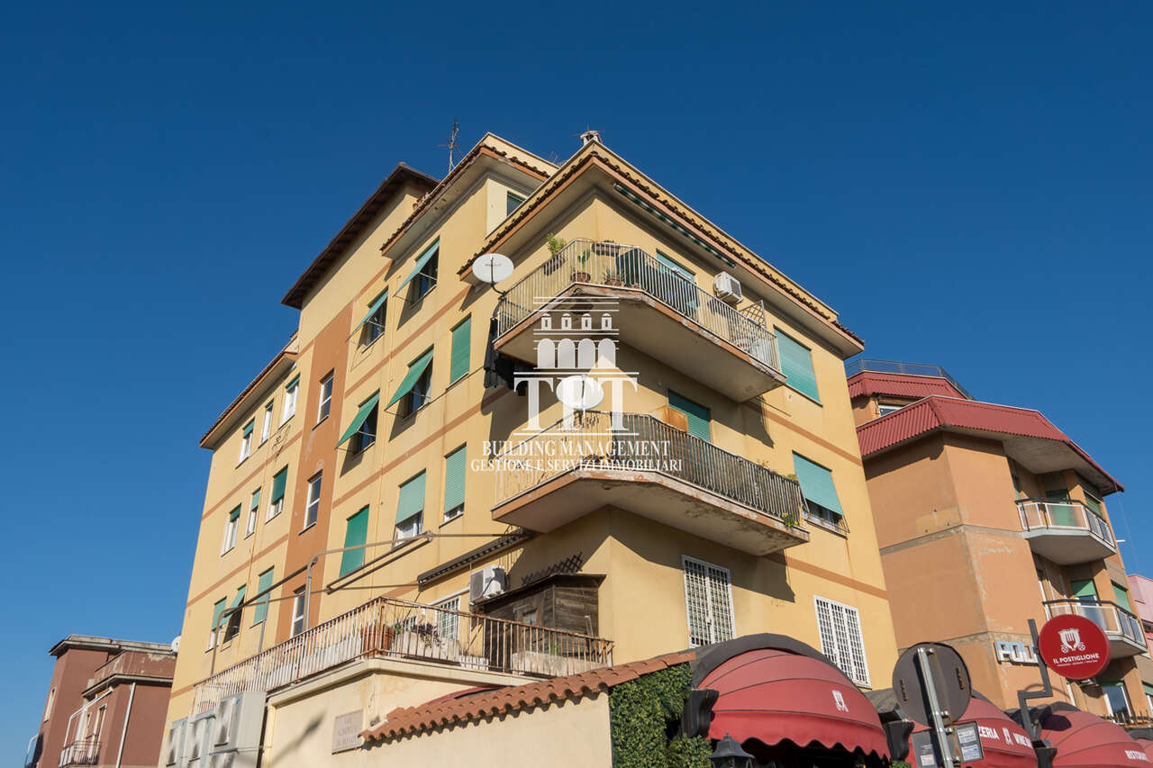 Bilocale da ristrutturare in via alberico da rosate, Roma