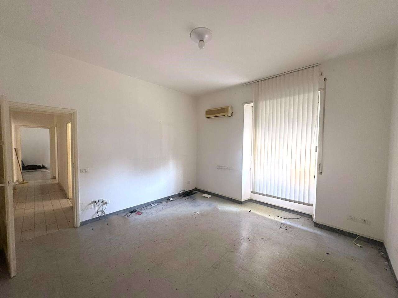 Bilocale da ristrutturare in via alberico da rosate, Roma